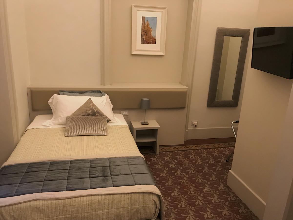 卡塔尼亚 麻吉奥内雷旅馆酒店 外观 照片